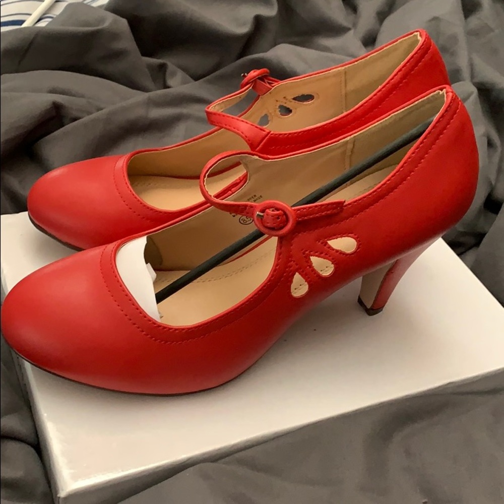 New J Adams Retro Kitten heel. Red! 8.5 M